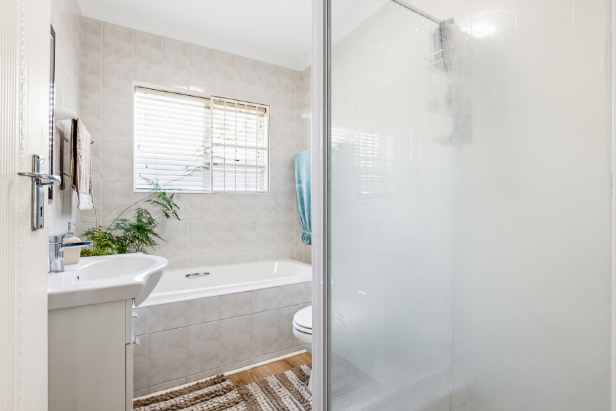 2 Bedroom Property for Sale in The Crest Western Cape